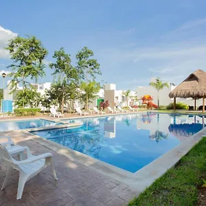 https://aquamarine-suites.allrivieramayahotels.com